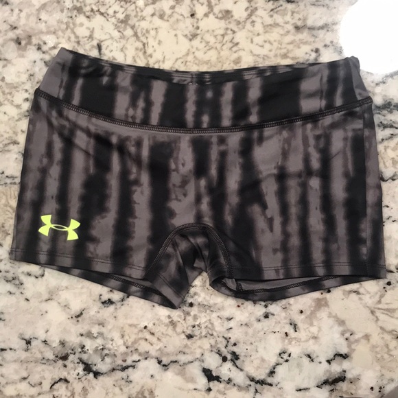 🚨 Under Armour Volleyball Shorts 🚨 PRICE DROP! - Picture 2 of 4